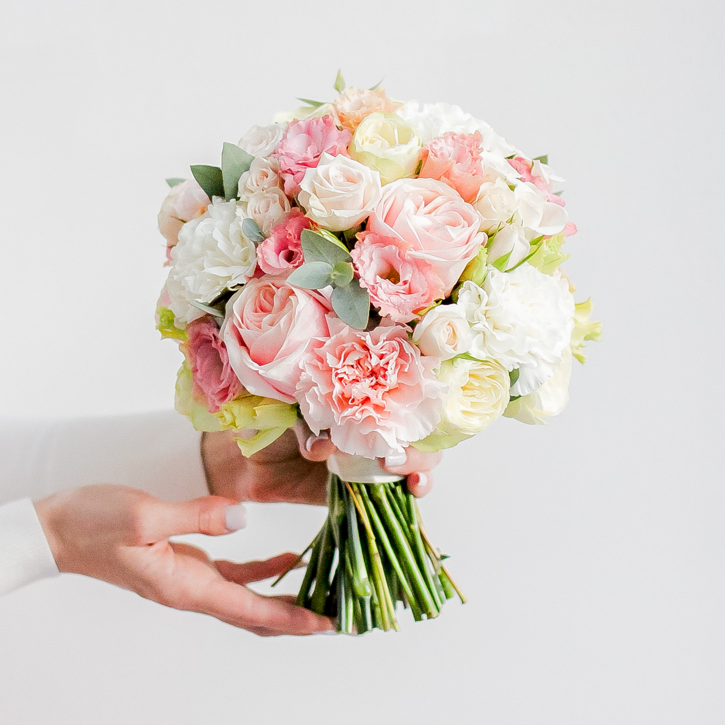 Свадебный букет из пионовидных роз LIME PINK