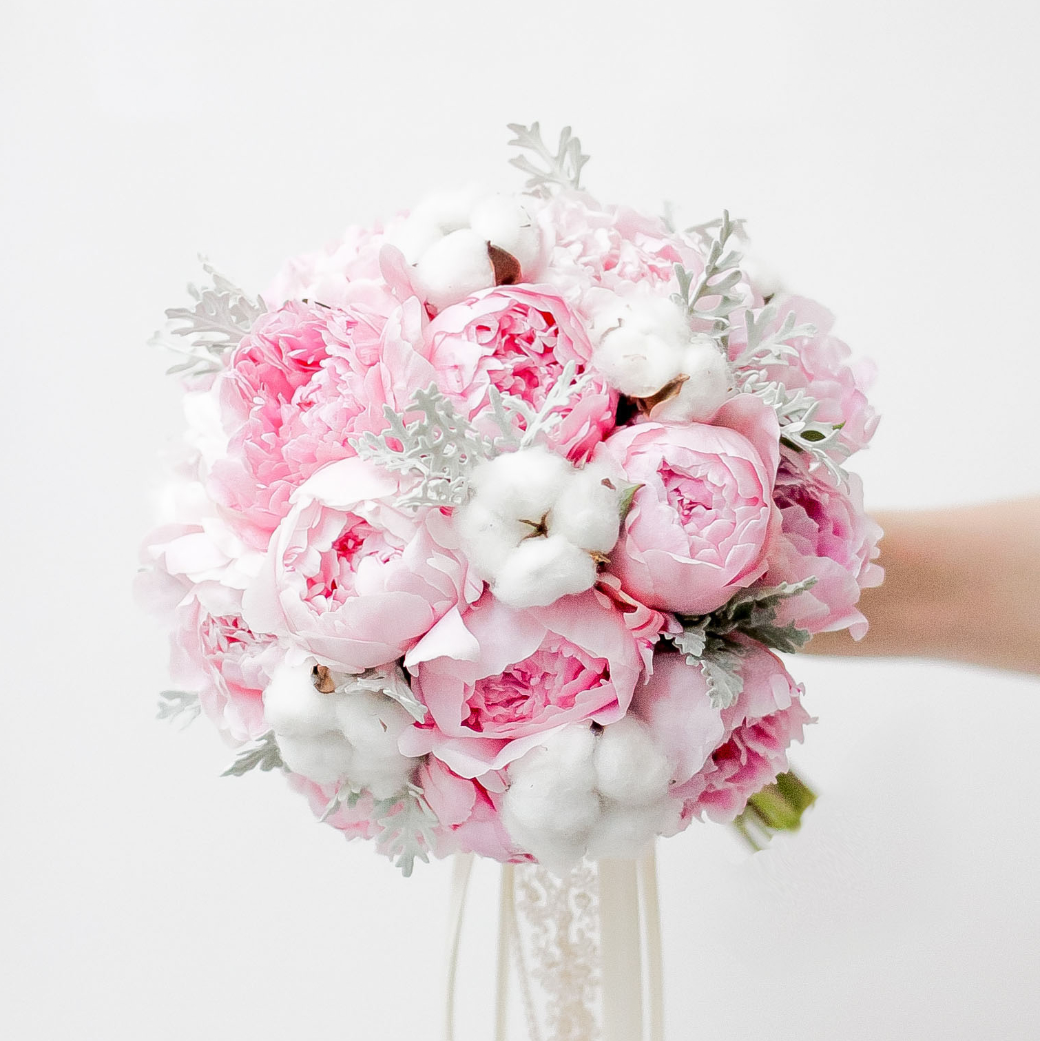 Свадебный букет из пионов и хлопка PINK COTTON
