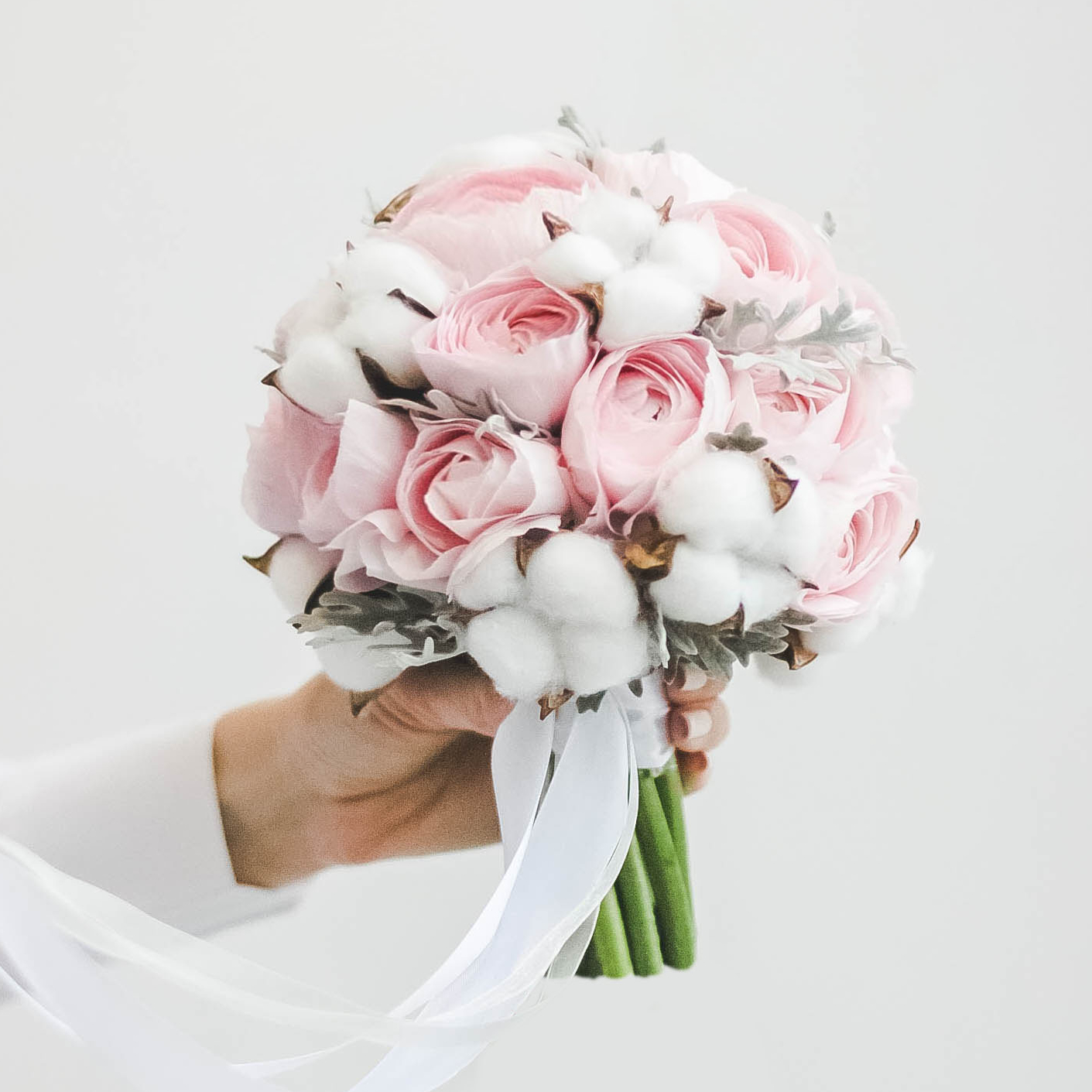 Свадебный букет из ранункулюсов и хлопка PINK COTTON