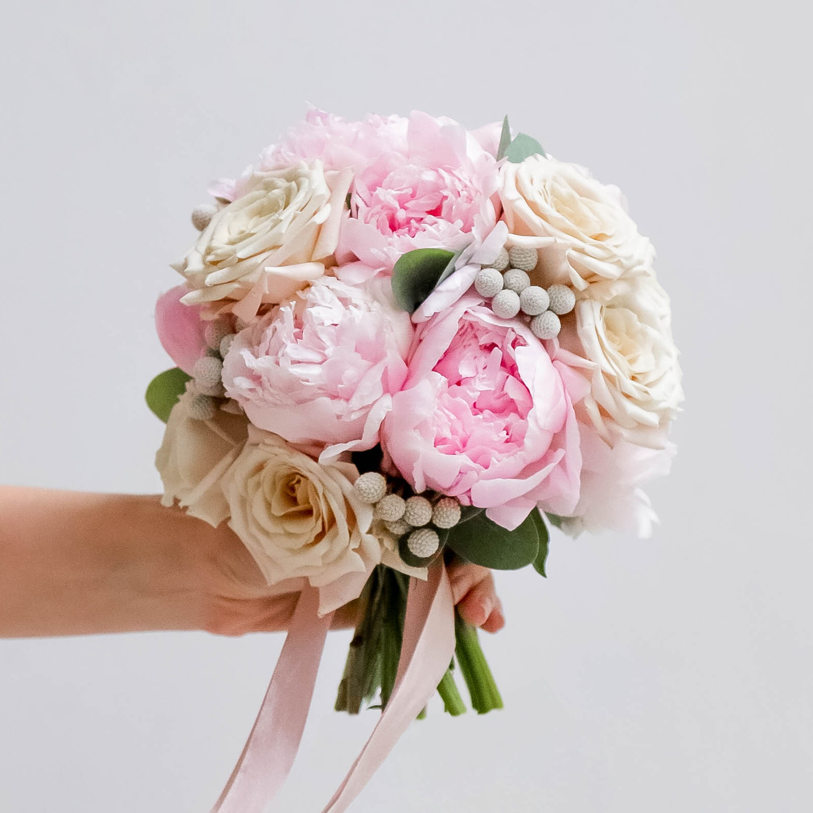 Свадебный букет из роз и пионов PINK COCOA