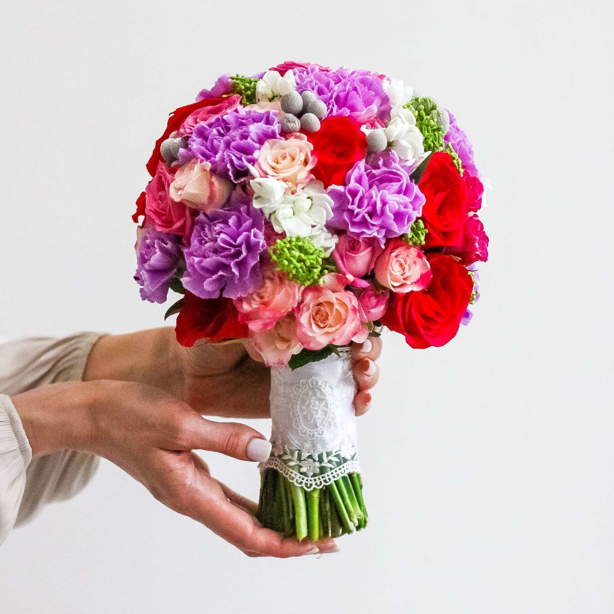 Свадебный букет из роз VIOLET FUCHSIA