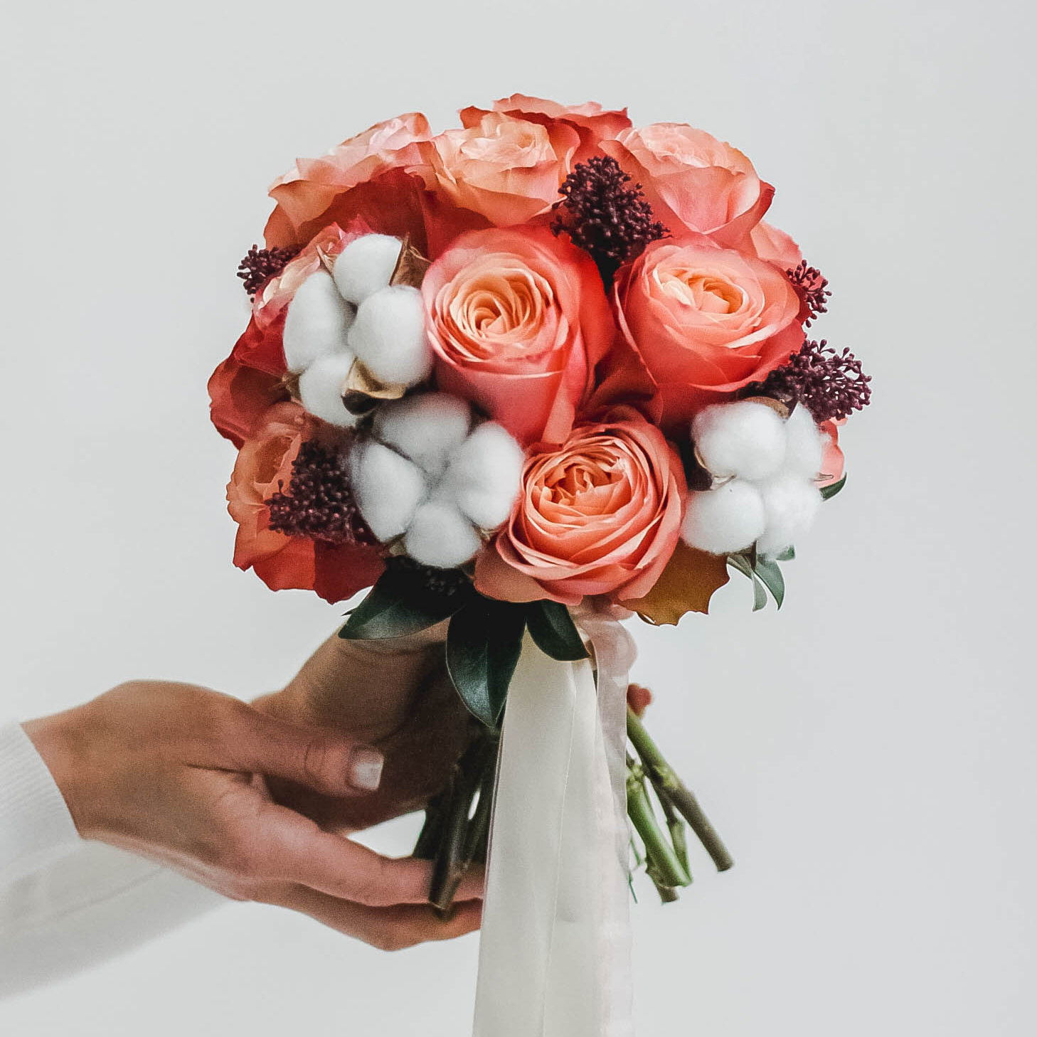 Букет невесты из роз и хлопка CARAMEL MILK