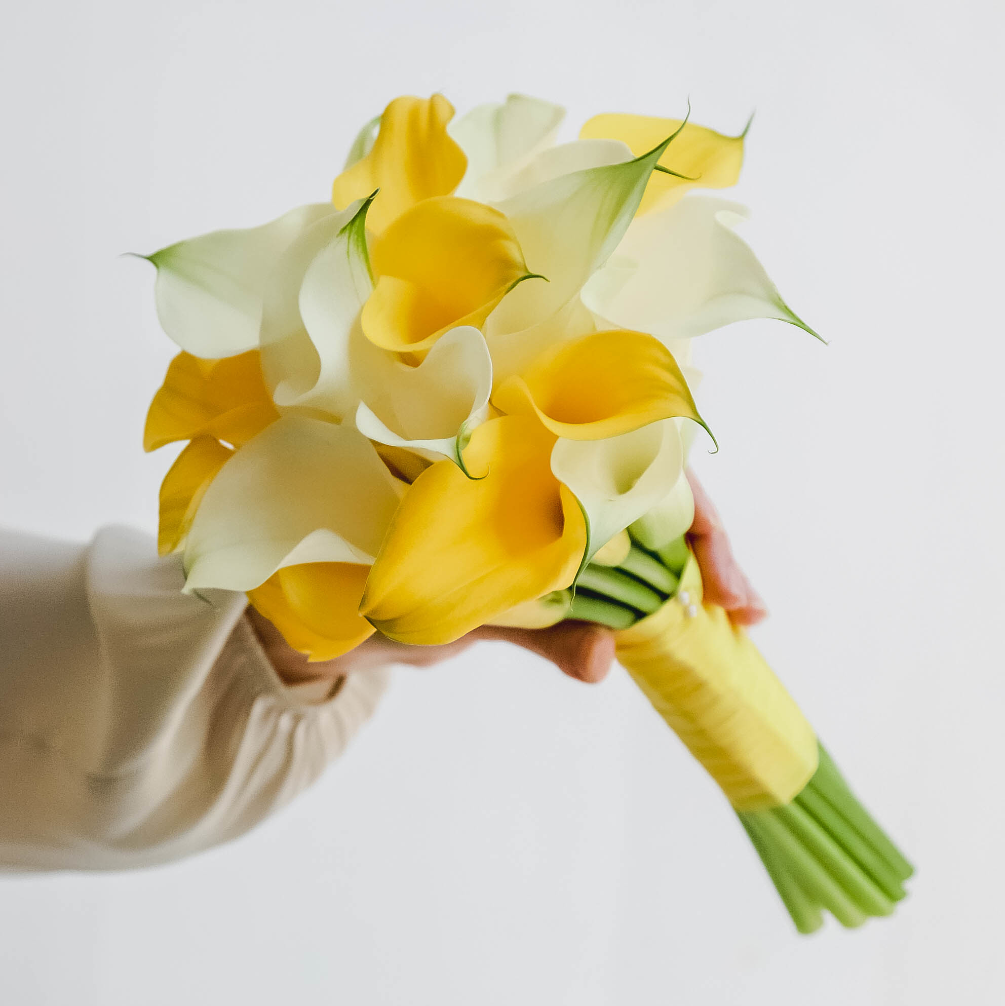 Свадебный букет из белых и желтых калл LEMON WHITE