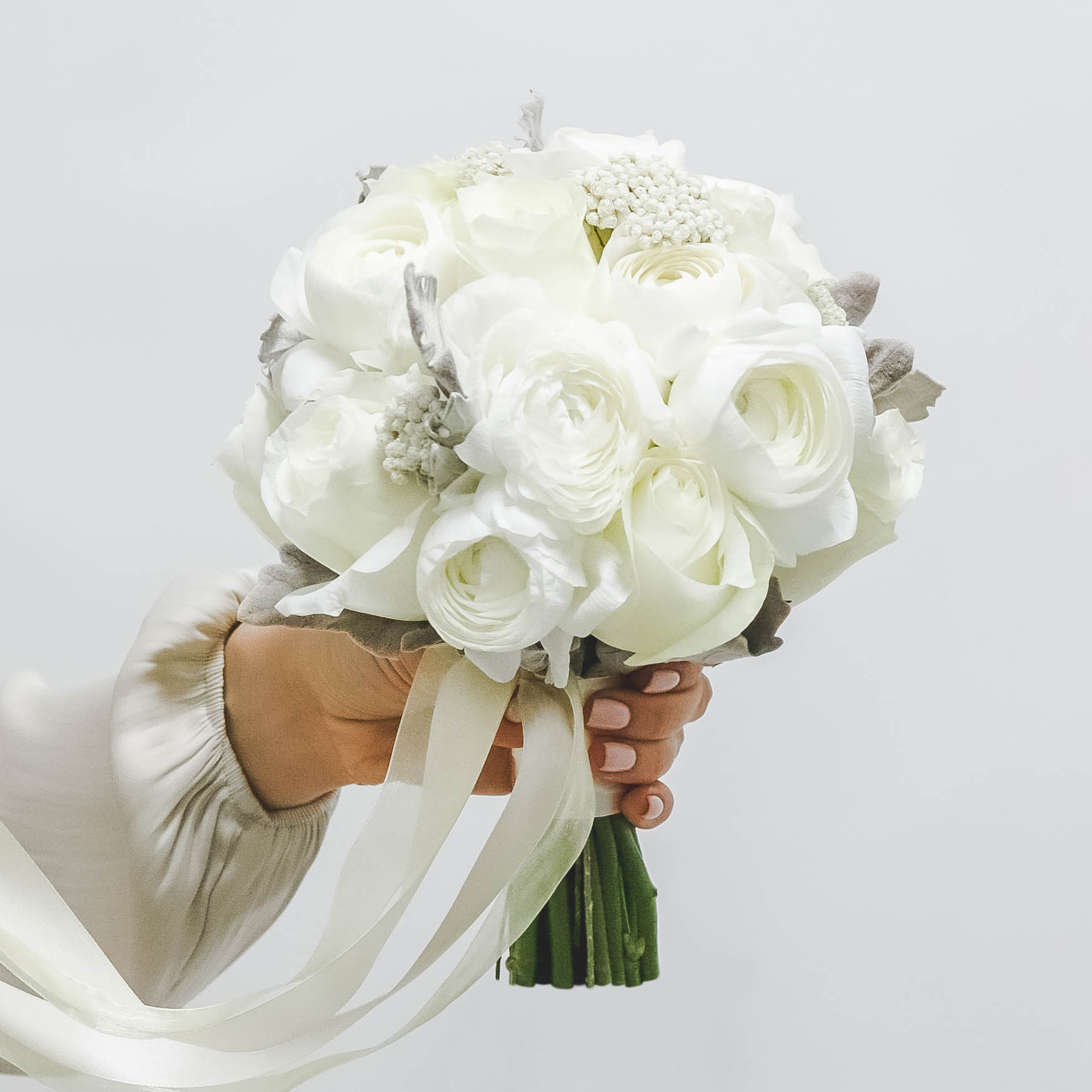 Свадебный букет из ранункулюсов WHITE GREY