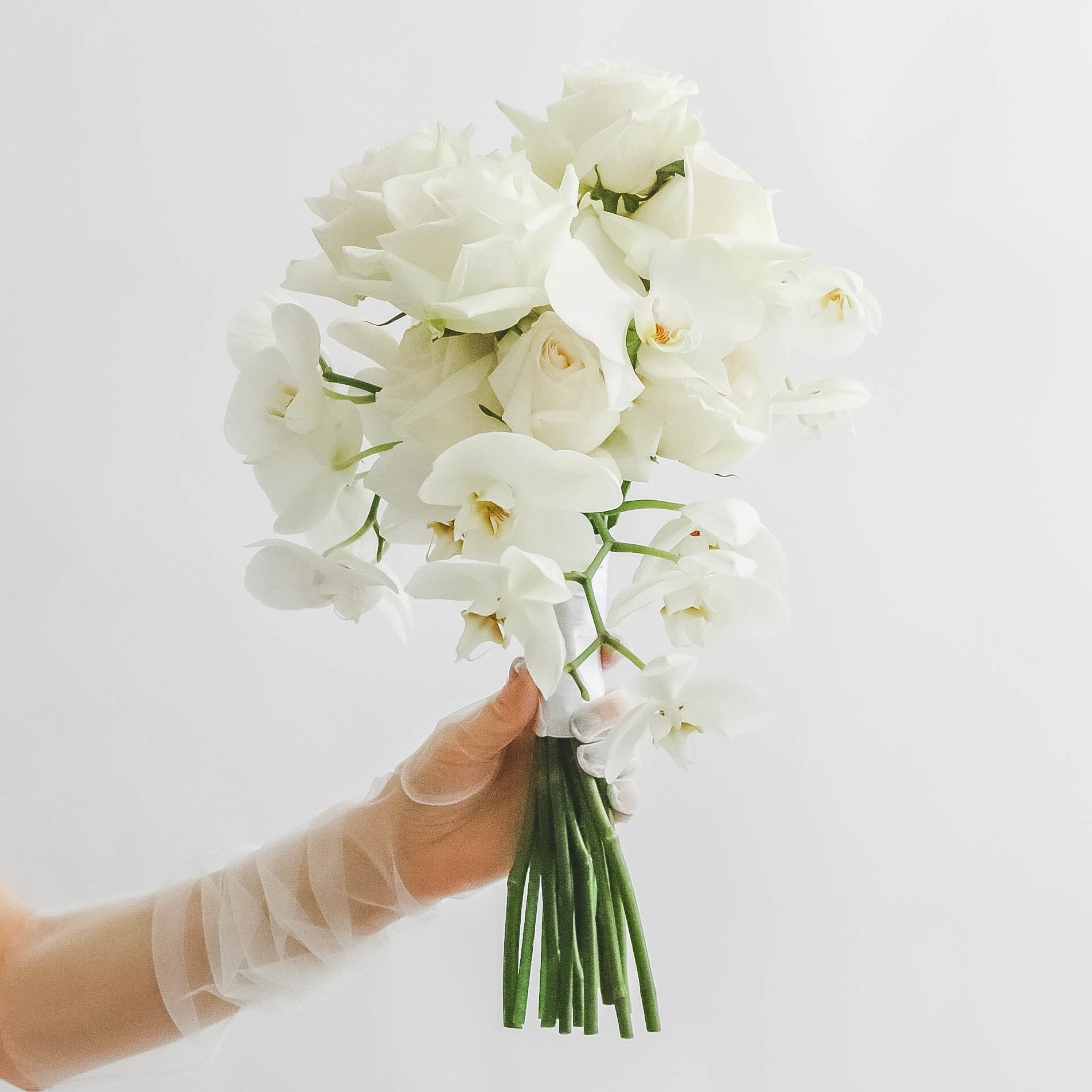 Cвадебный букет из орхидей и роз WHITE OHARA
