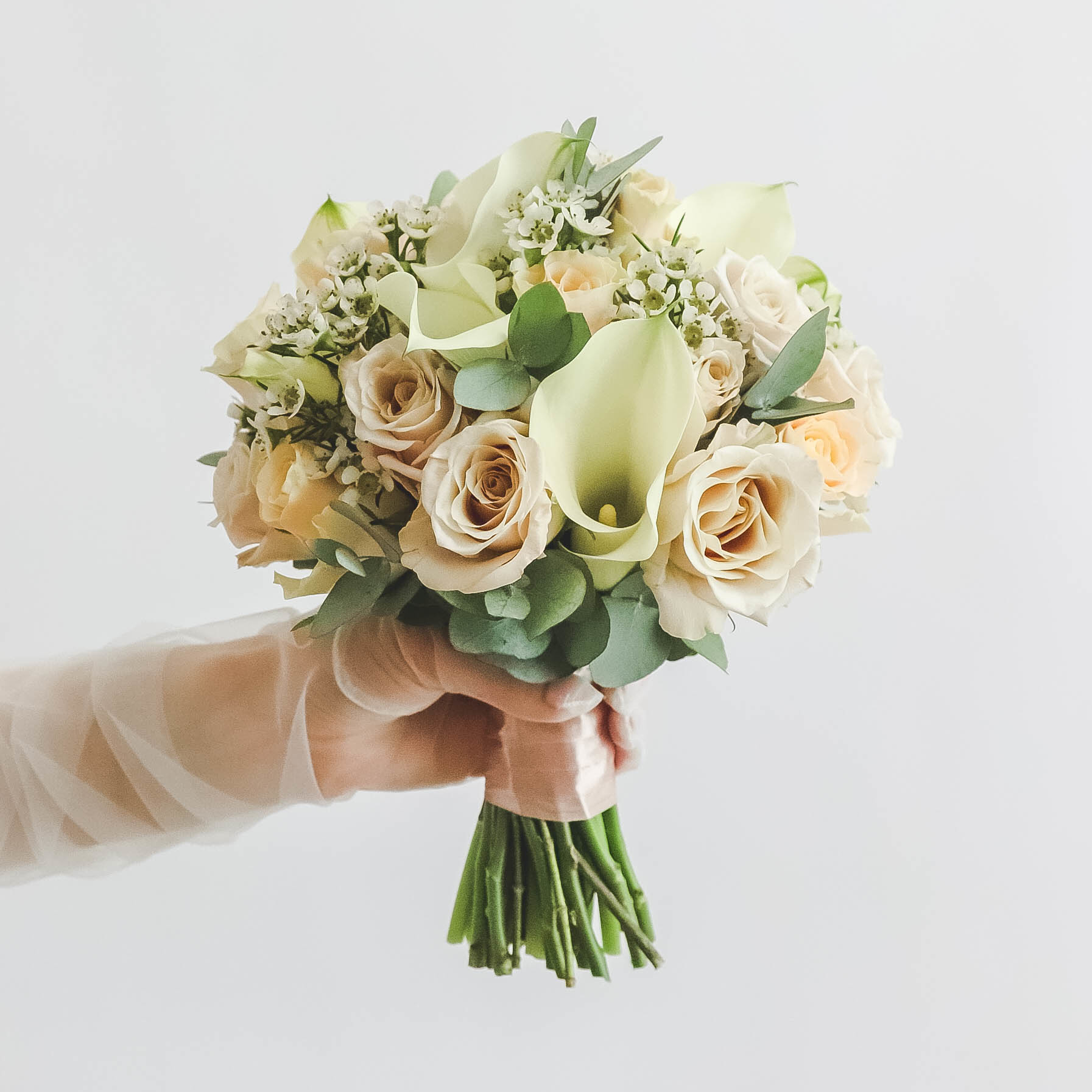 Букет невесты из калл и роз WHITE APRICOT