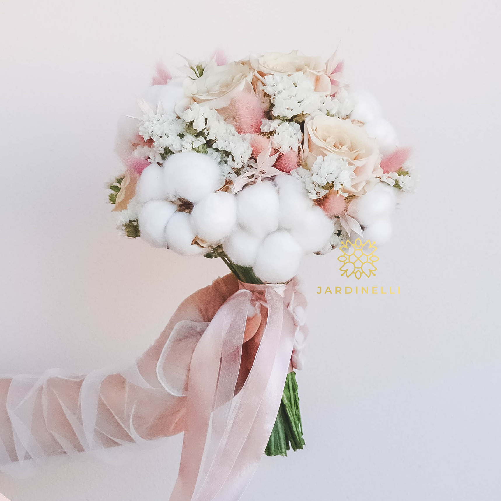 Свадебный букет из хлопка и роз PINK COCOA