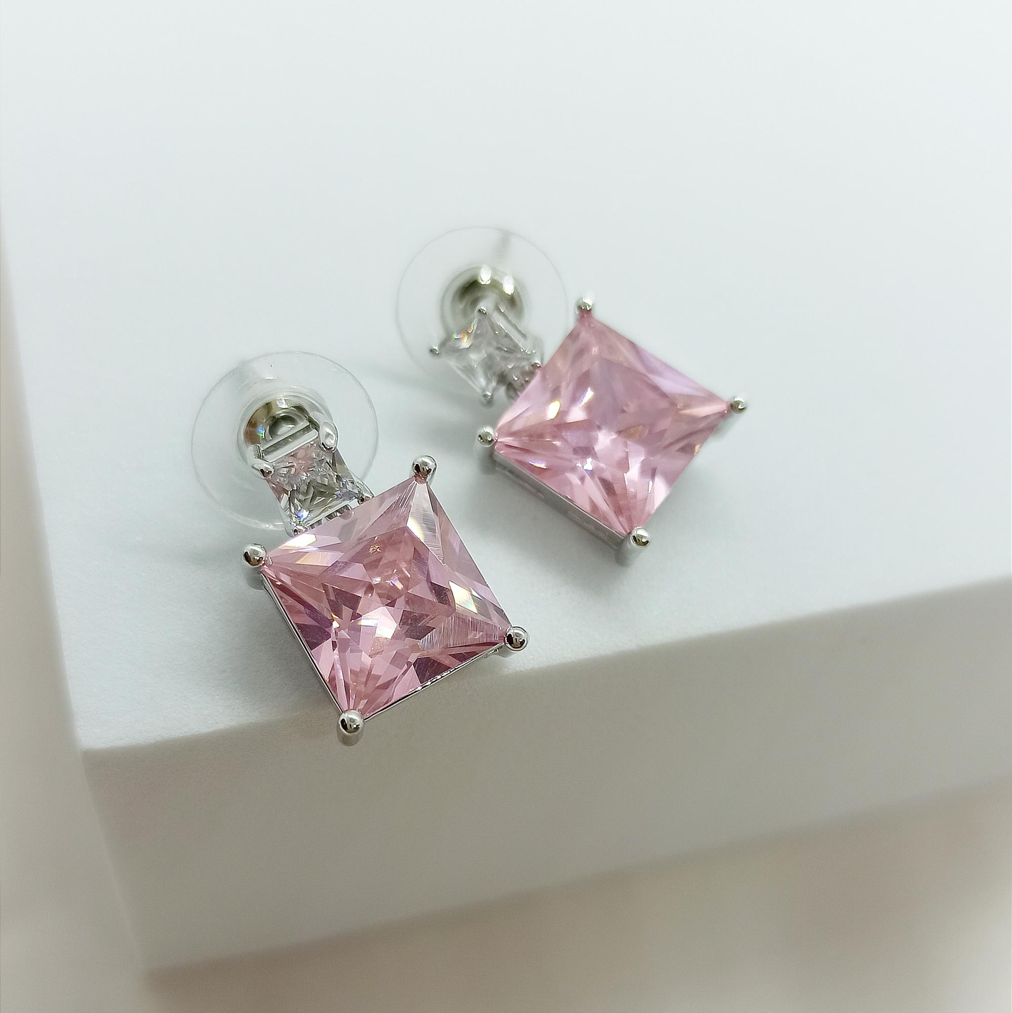 серьги +с розовым фианитом
