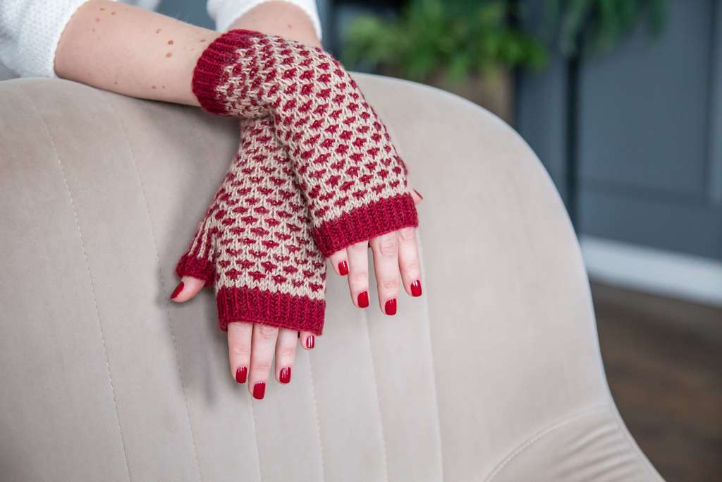 Chess mitts - описание вязания