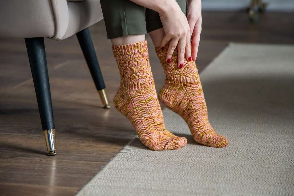 Treasure socks - описание вязания