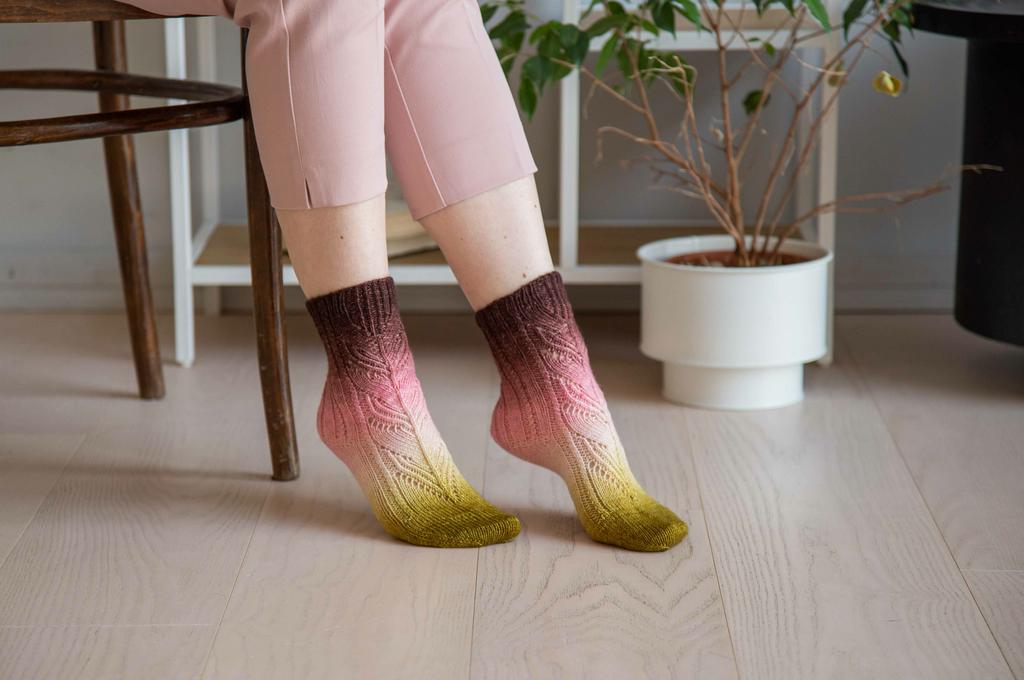 Esme socks - описание вязания