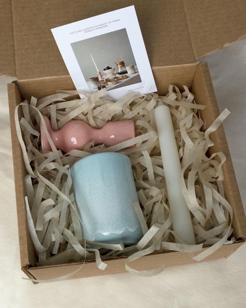 Стакан голубой, розовый подсвечник и свеча в подарок