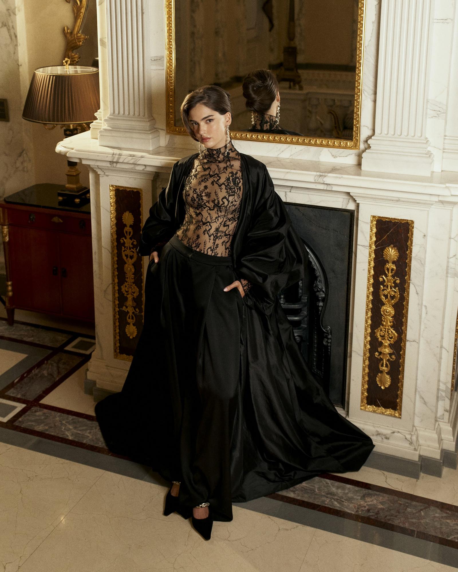 Raya & Megg & blouse