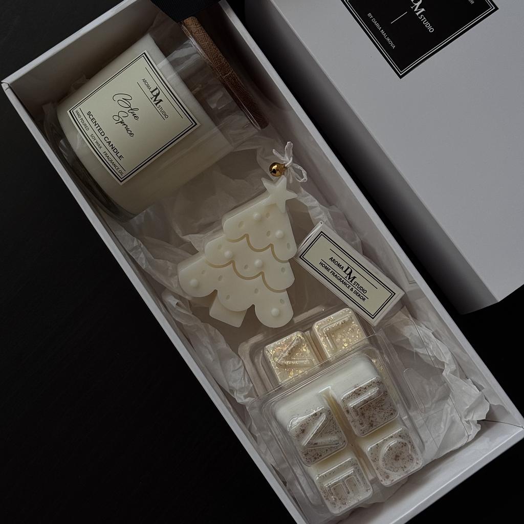 Новогодний большой подарочный бокс "ароматическая свеча + wax melts + свеча ёлочка"