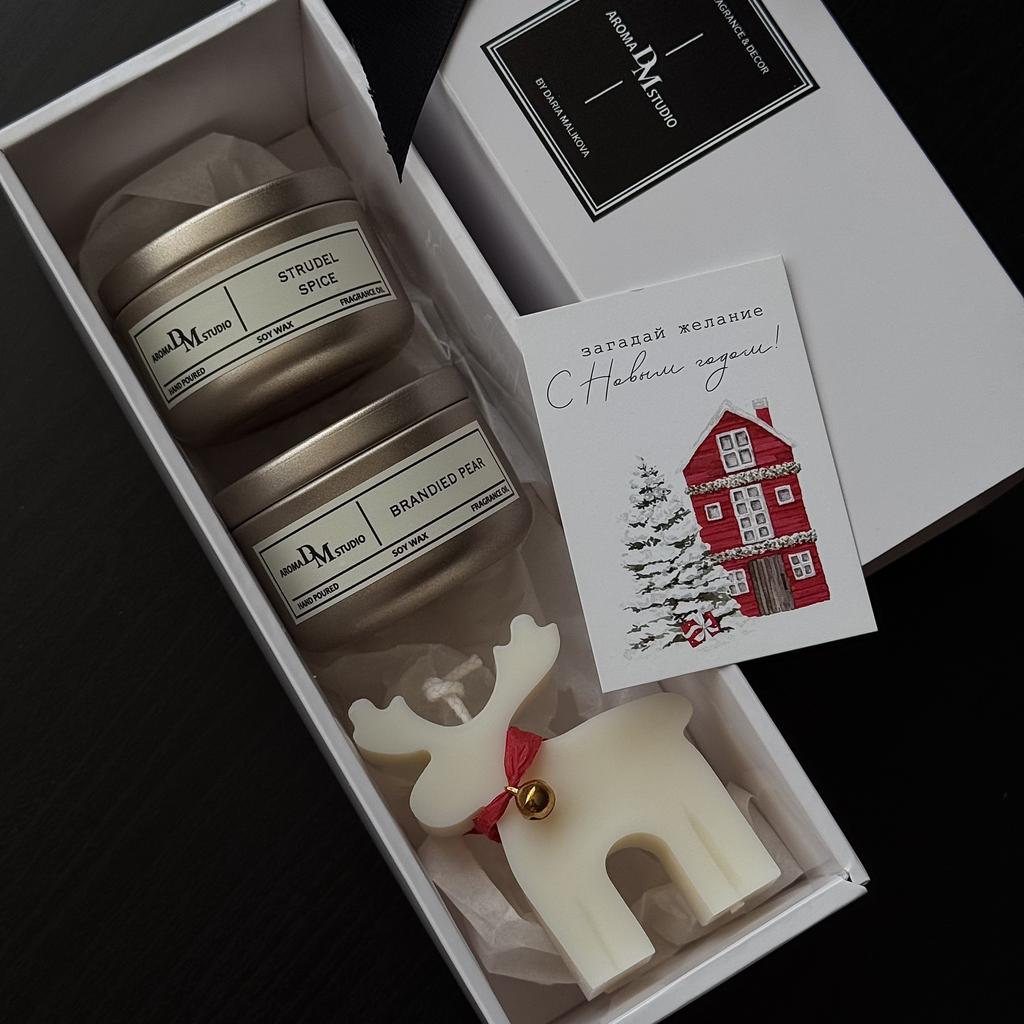 Новогодний подарочный набор из 2х свечей по 50 мл  и интерьерной свечи- олень Рудольф