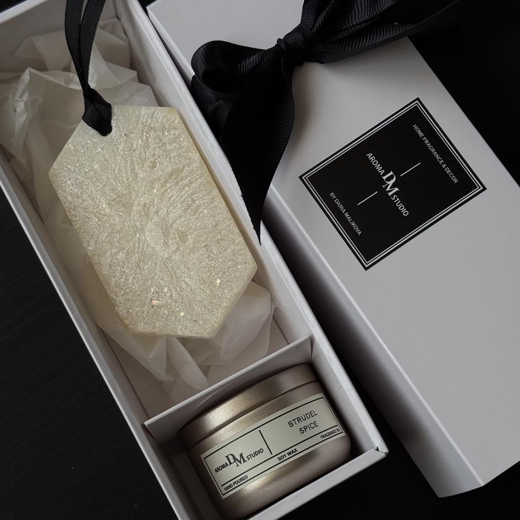 Новогодний подарочный бокс "аромасвеча  50мл Зимний лес + ароматическое саше Пихта Фрезера"