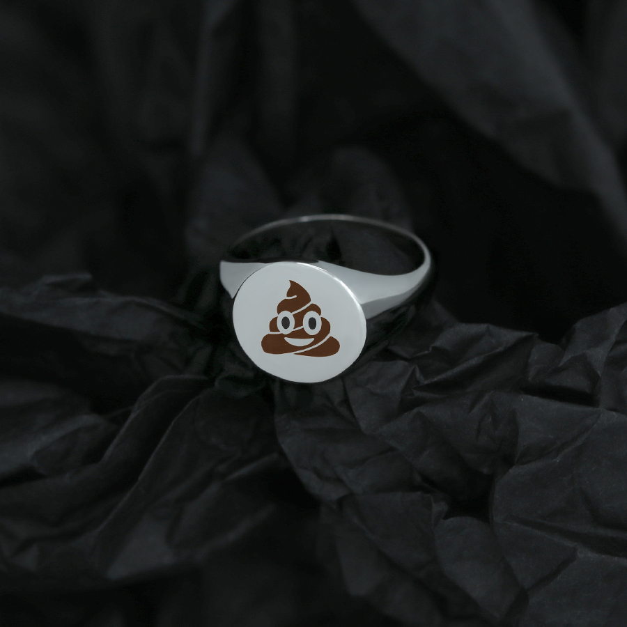 Кольцо печатка с эмодзи "Какашка"