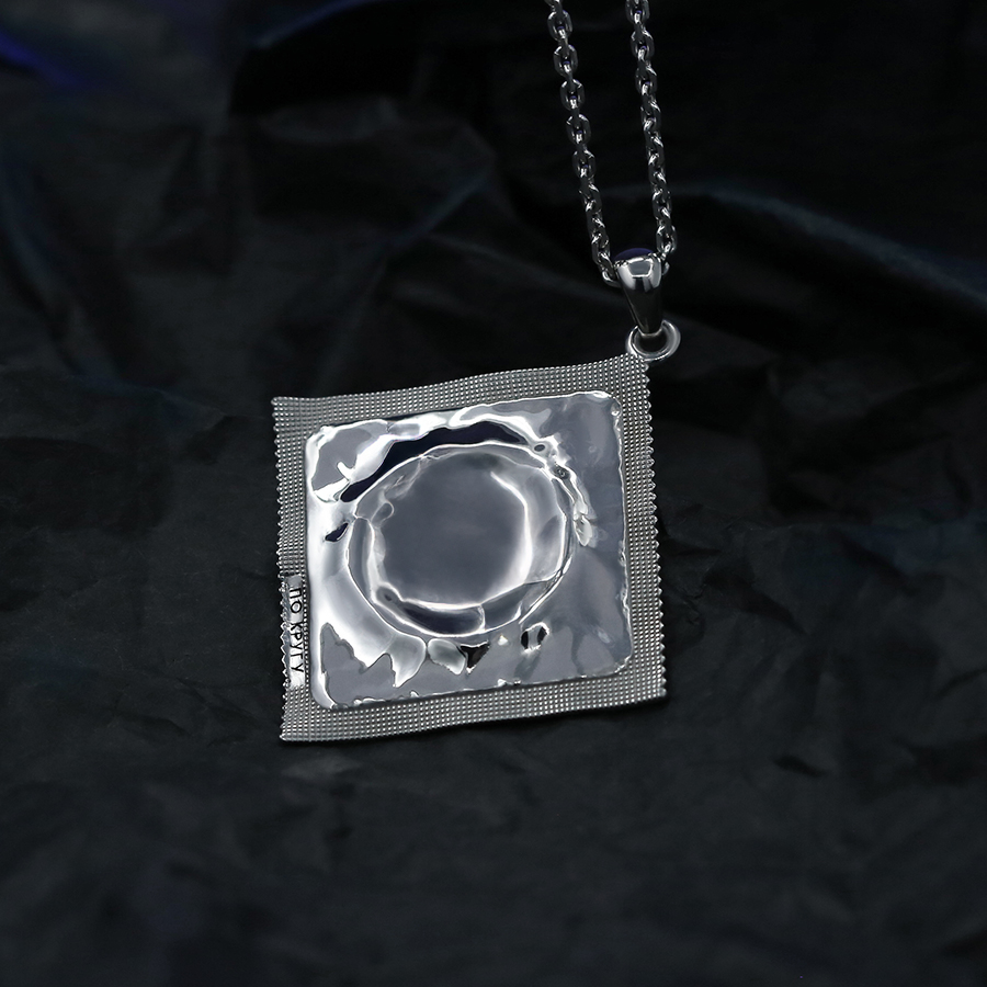 Кулон "Натянутая любовь" без гравировки