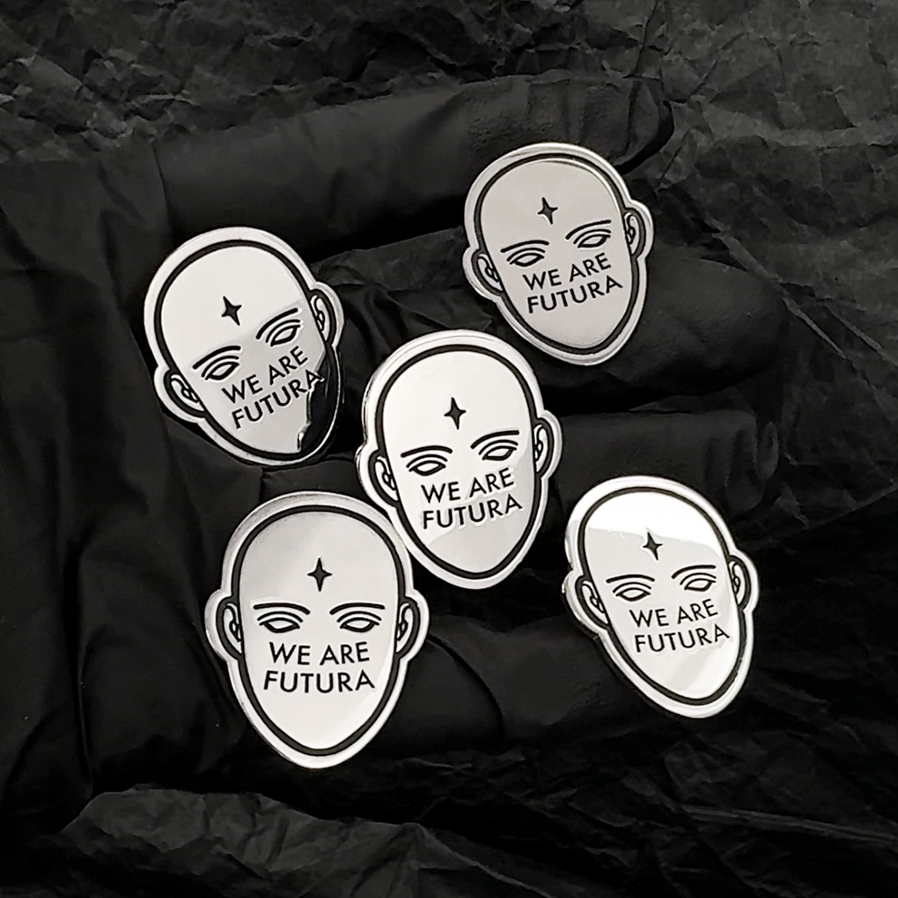 Значок в форме головы "We are futura"