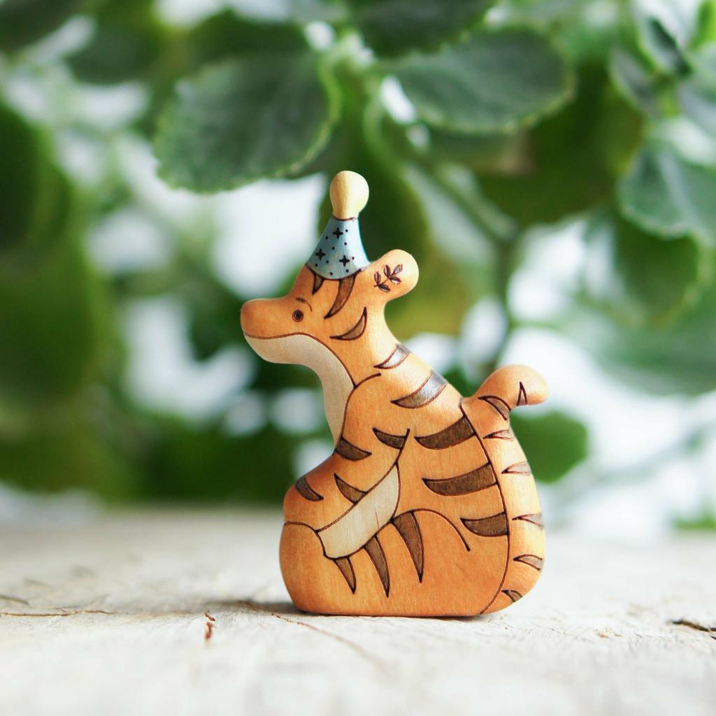 Tigger with party hat wooden toy