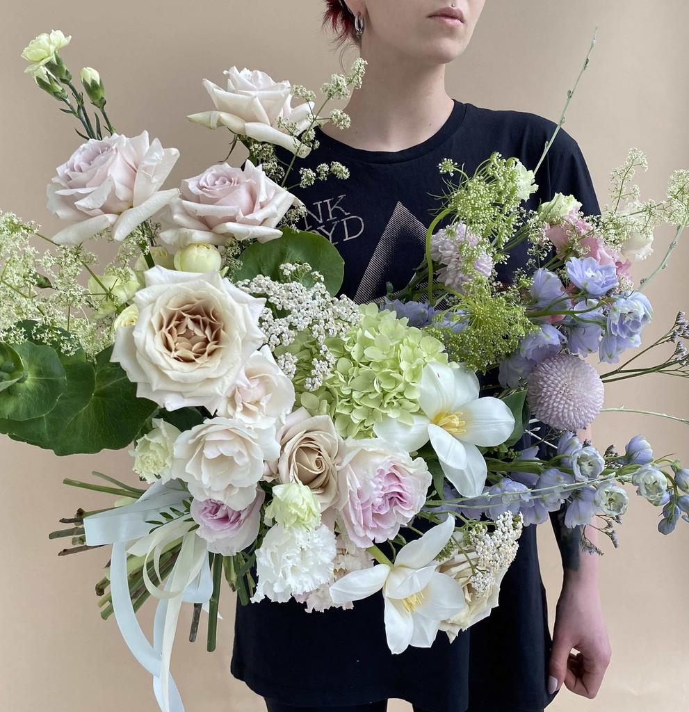 СБОРНЫЙ БУКЕТ  C ГОРТЕНЗИЕЙ И ДЕЛЬФИНИУМАМИ