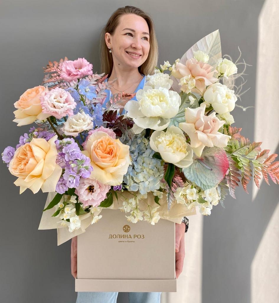 КОРОБКА С РОЗОЙ И ПИОНОМ