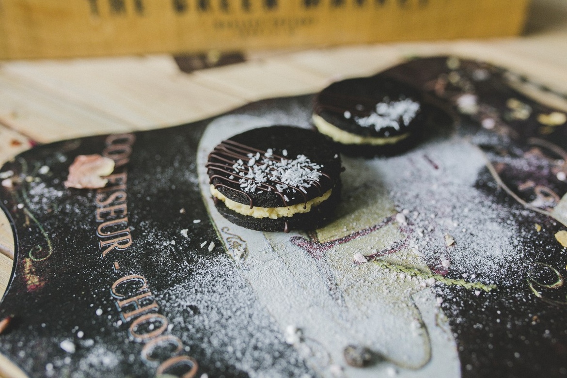 Конфета  "Орео" с белым шоколадом