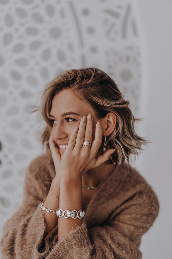 Кольцо-механизм с овальным цитрином кабошон и белым топазом (Ag 925)