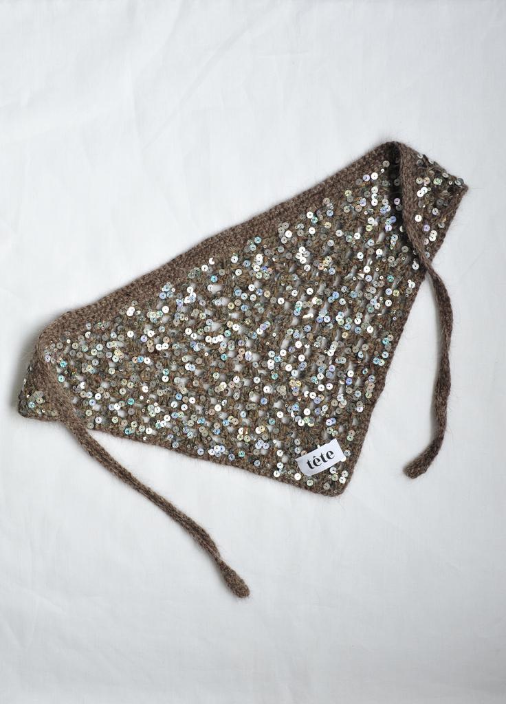 Косынка с пайетками коричневая (пух кролика)