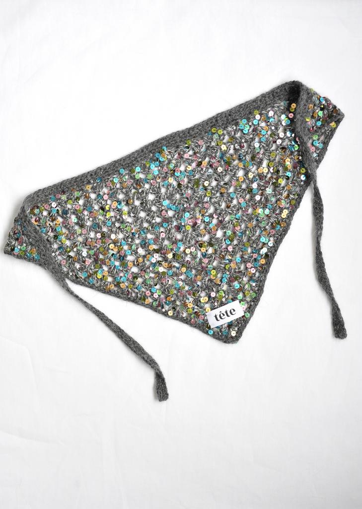 Косынка с пайетками темно-серая (пух кролика)