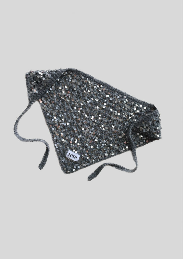 Косынка с пайетками серая