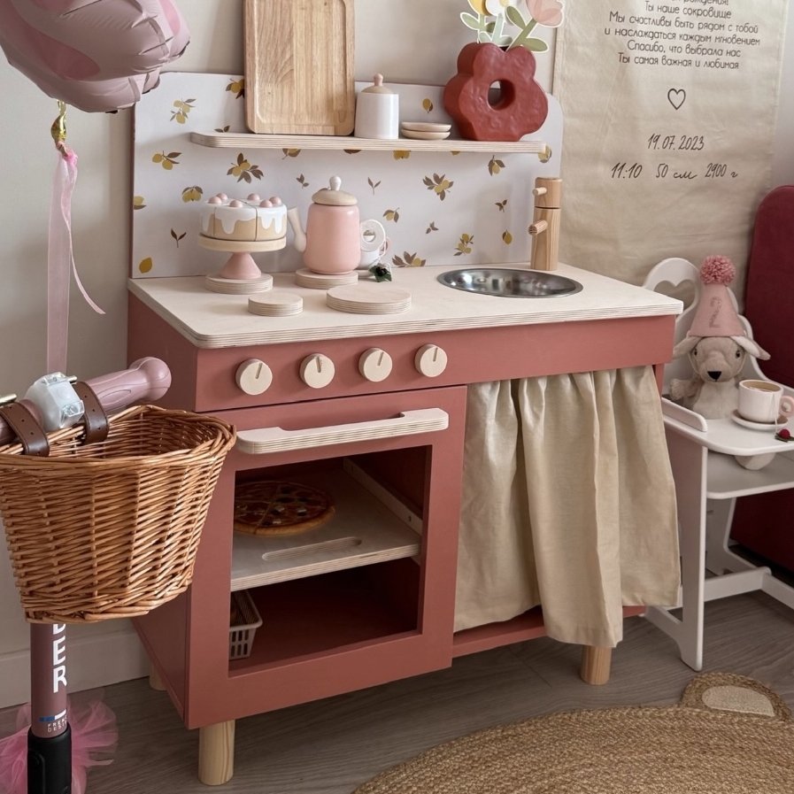 Детская деревянная кухня
