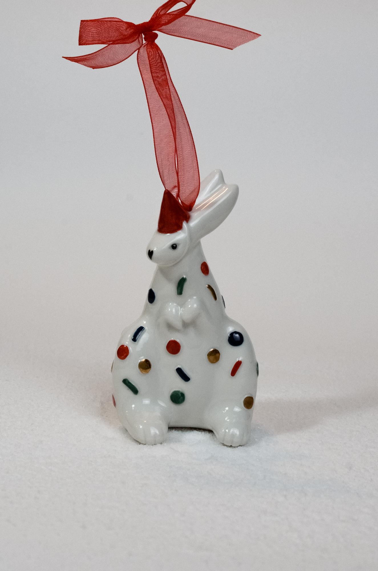 Зайка в конфетти и колпачке