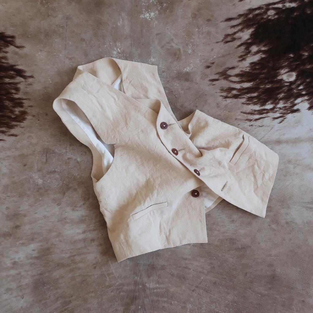 Basic vest #0 in ivory nettle