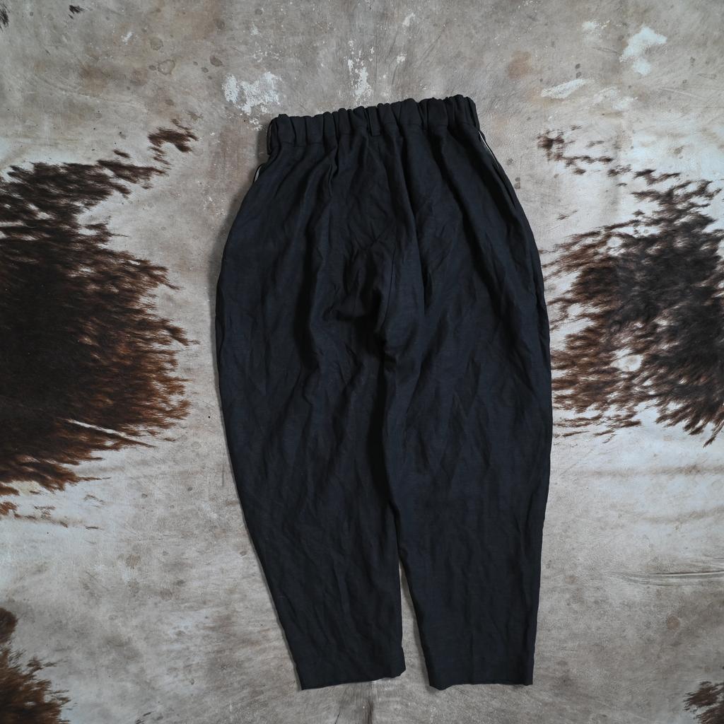 Basic trousers #0 in black linen