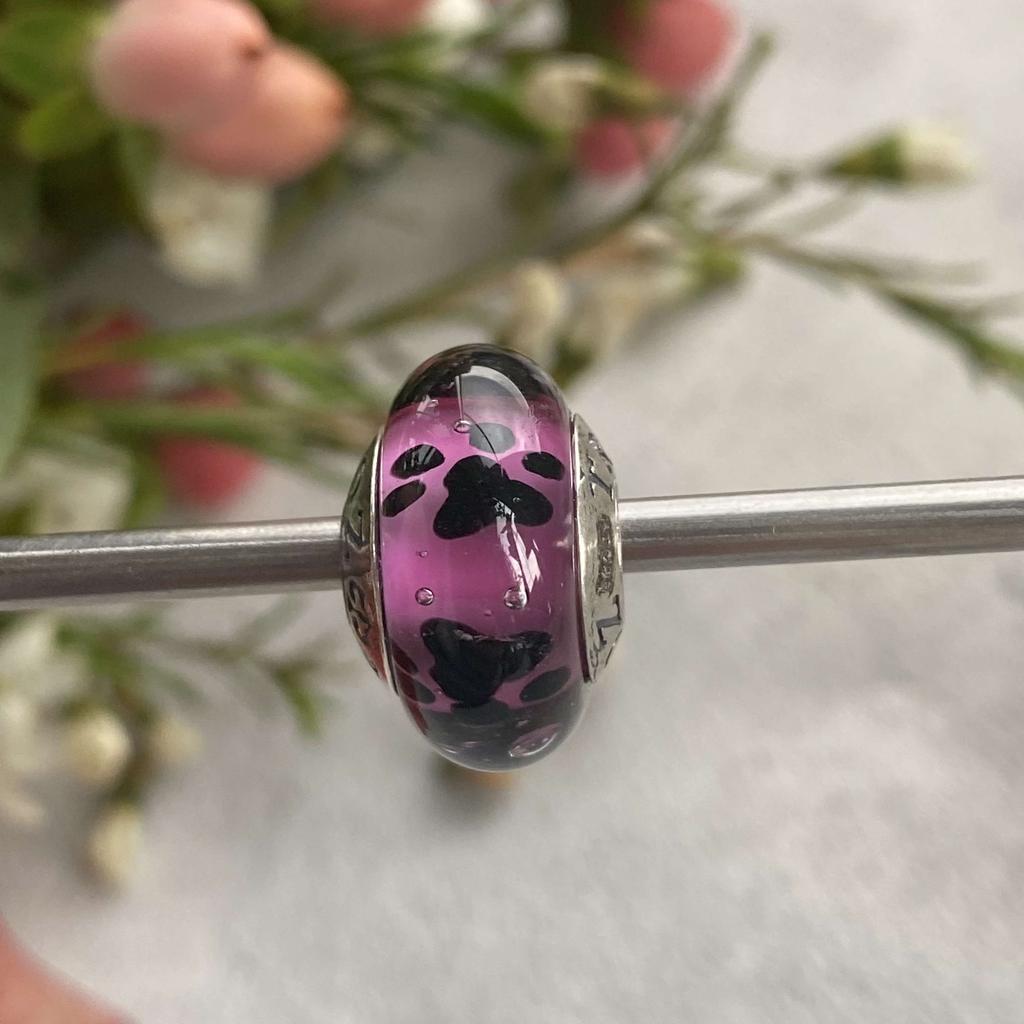 AQUARIUM 58 paw prints on hot pink