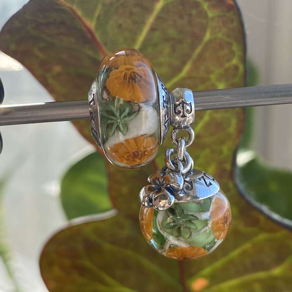 AQUARIUM SET 18 orange flowers on tr green