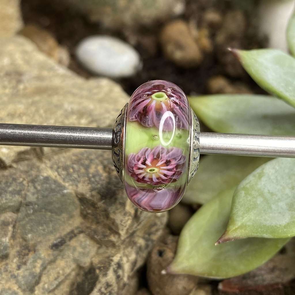 AQUARIUM  14 purple dream flowers on green