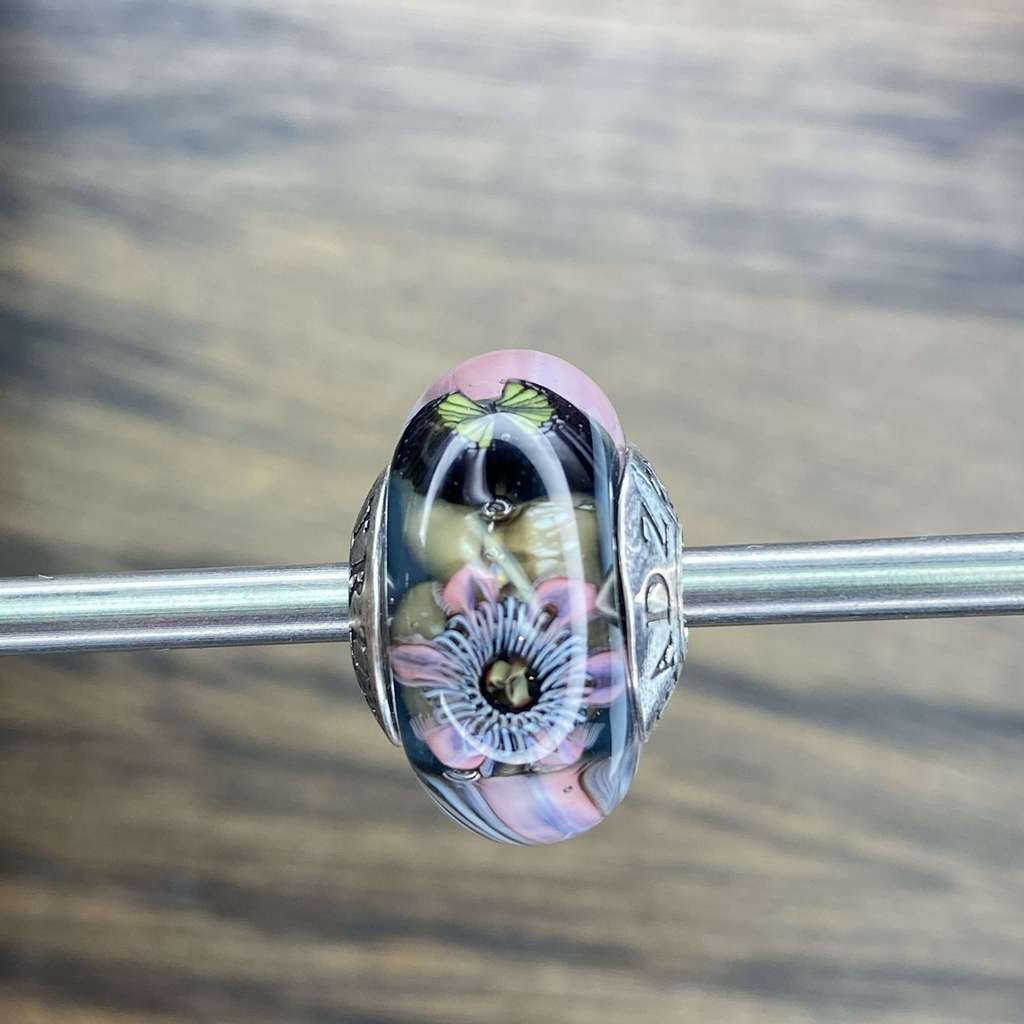 Sun AQUARIUM  3 green butterfly on grey