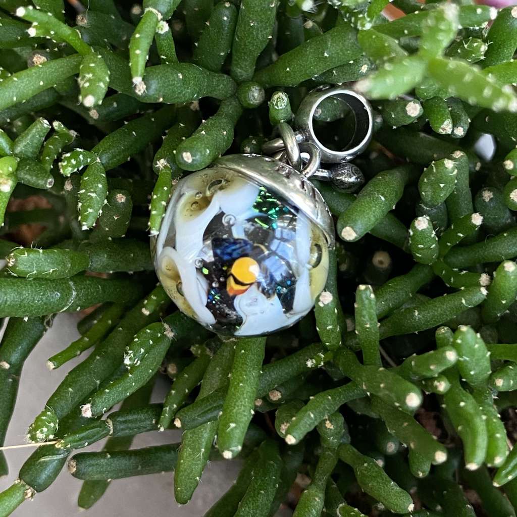 21 Saturday AQUARIUM bee dangle