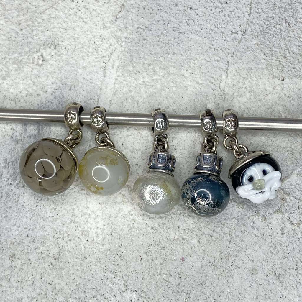 Live December DANGLES Row 1