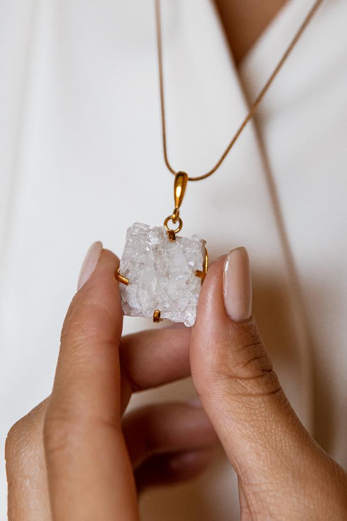 Подвеска с горным хрусталем