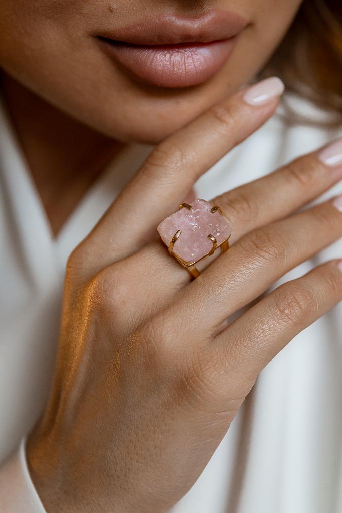 Кольцо с розовым кварцем