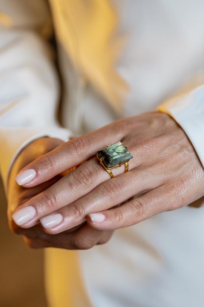 Кольцо с лабрадоритом