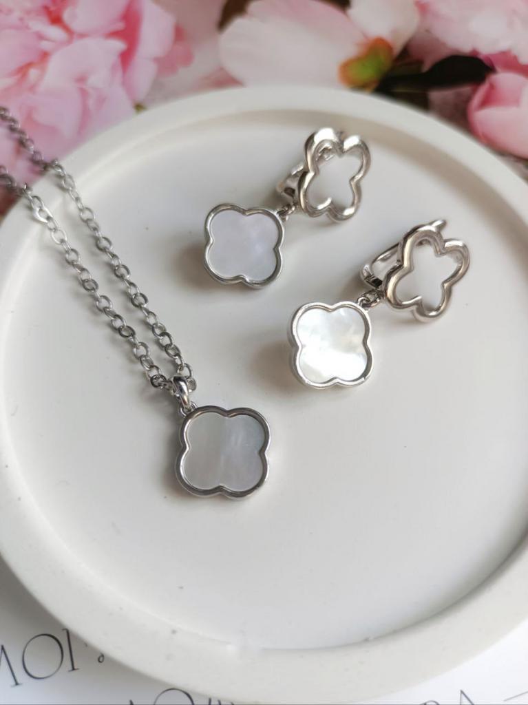 Серьги с английским замком и подвеска на цепочке в виде клевера с перламутром