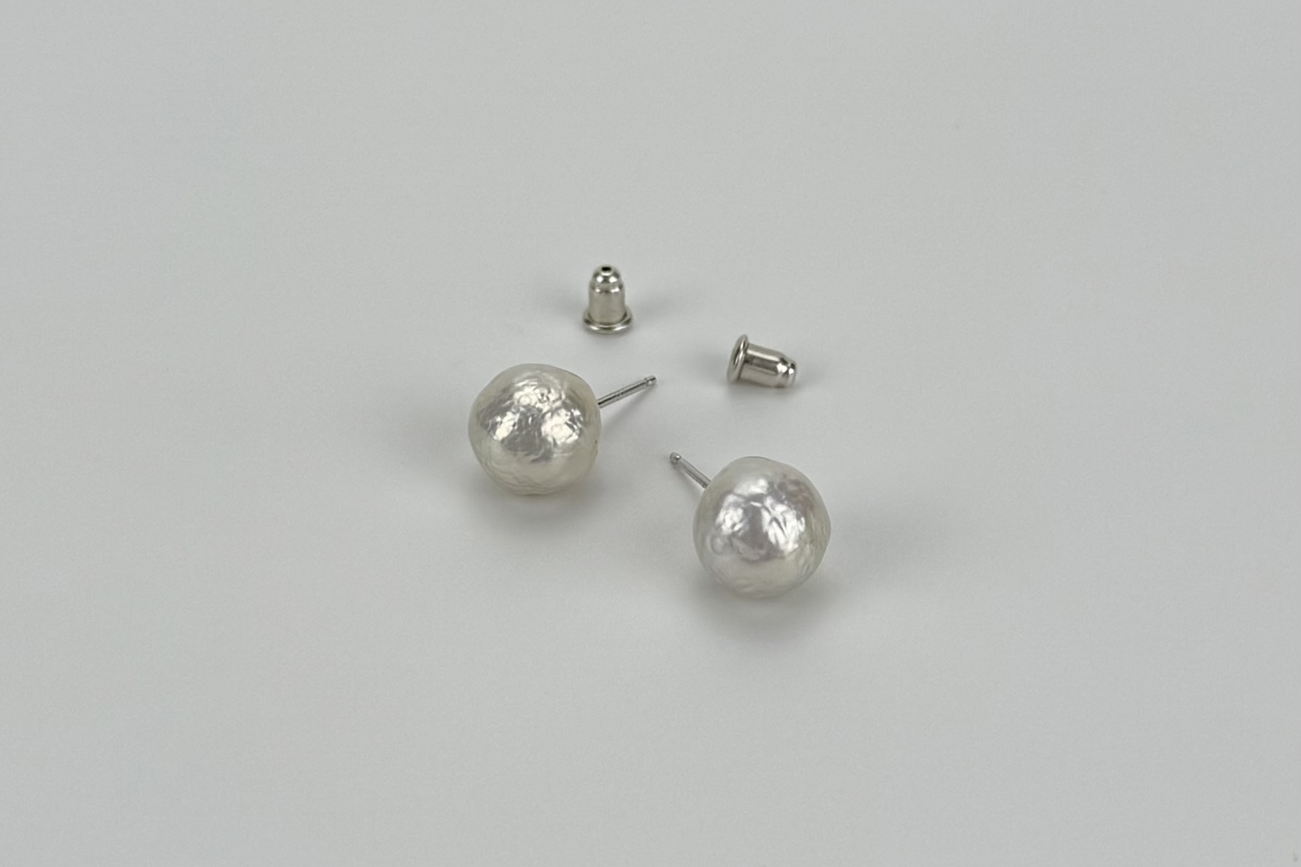 Cерьги с крупным жемчугом барокко SIDE EFFECT