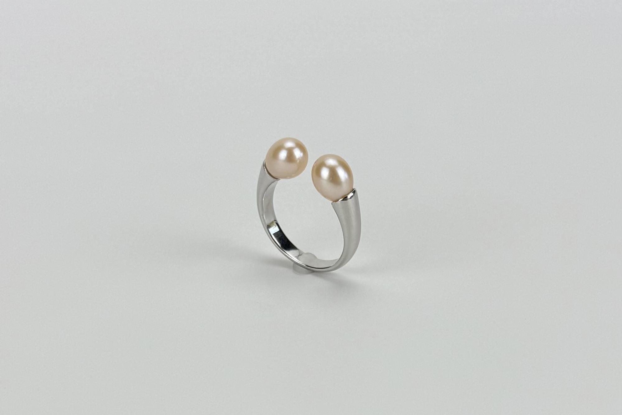 Кольцо с двумя жемчужинами KISS