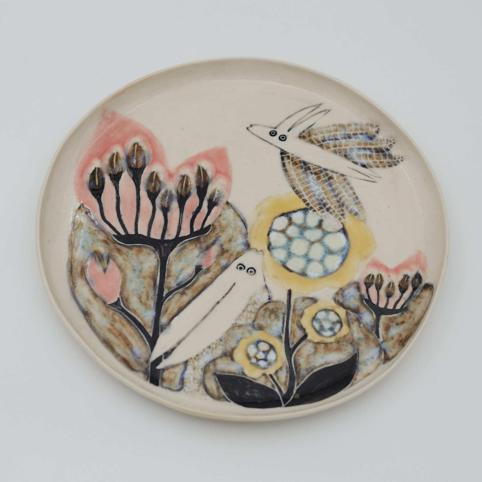 Тарелка Зайцы в розовых цветах, белая, большая