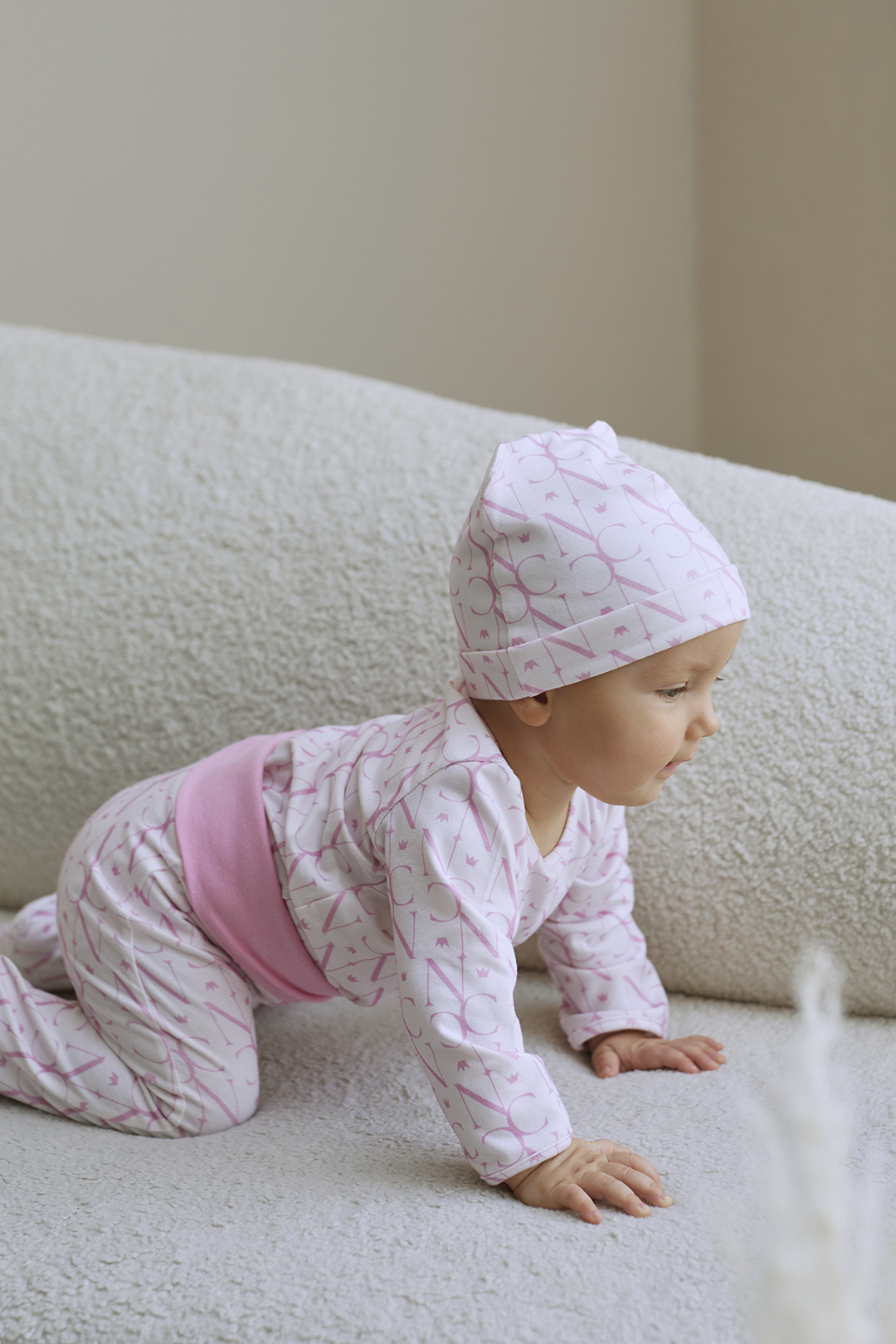 Боди-лонгслив «Nicoletta», розовые буквы