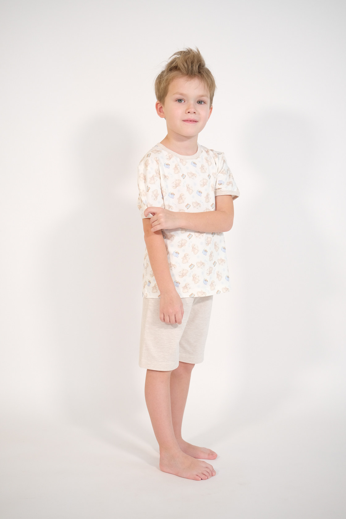 Пижама «Голубой заяц», бежевая (фтуболка и шорты)